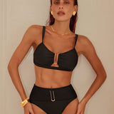 Bikiny Anne se zlatým U-detailem